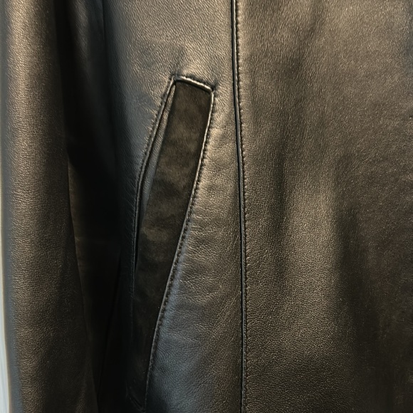 Woman leather jacket. Size small. - Picture 4 of 7